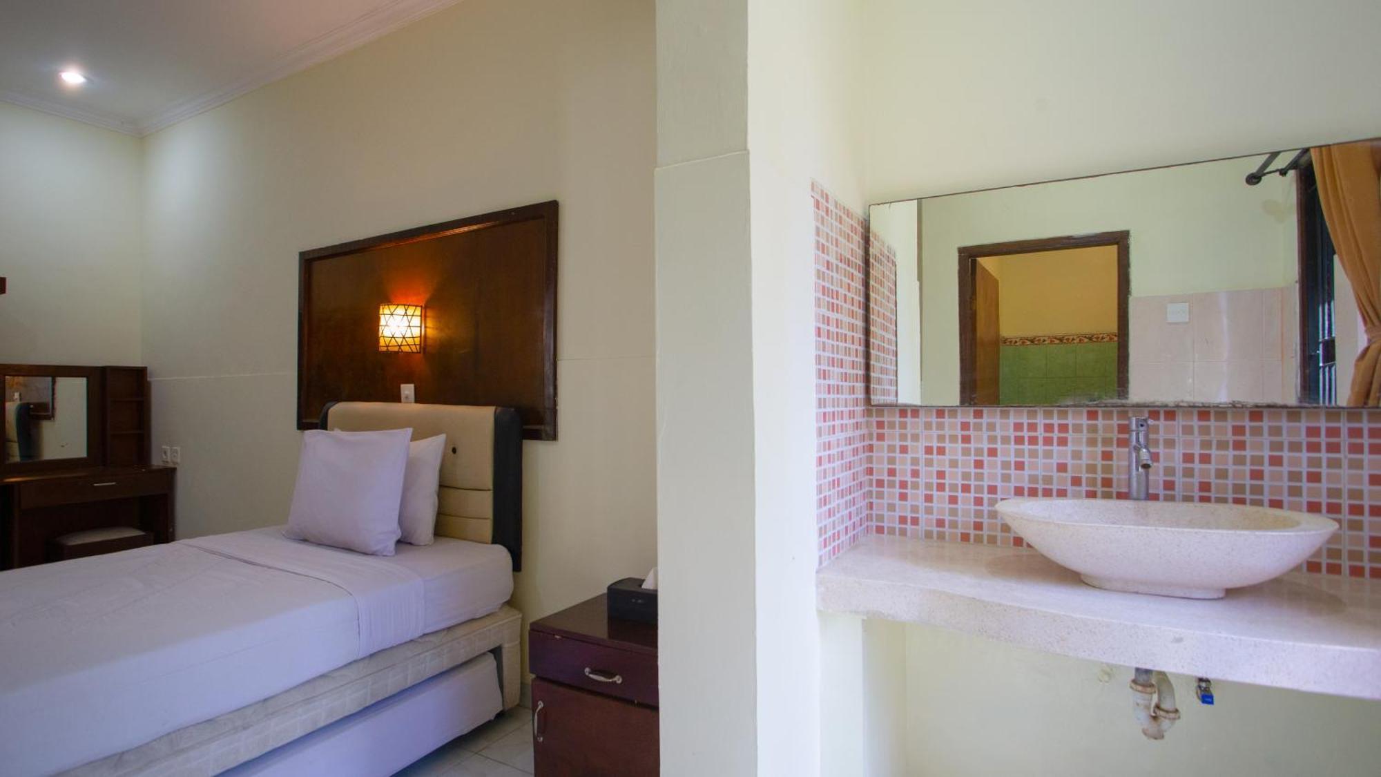 OYO 3910 Teges Inn Kuta Lombok Exterior foto