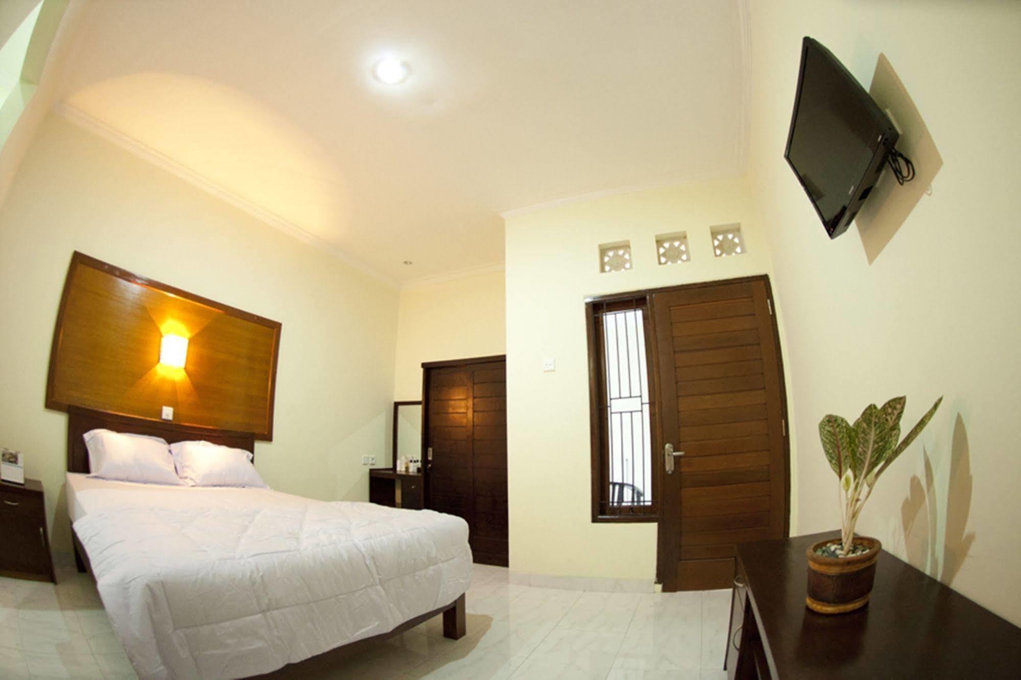 OYO 3910 Teges Inn Kuta Lombok Exterior foto