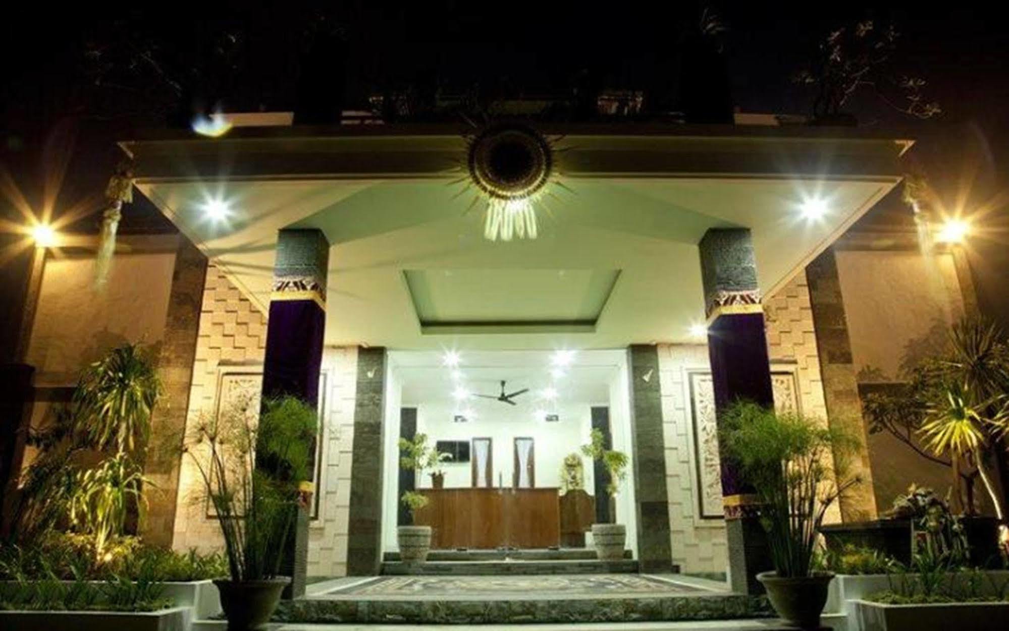 OYO 3910 Teges Inn Kuta Lombok Exterior foto